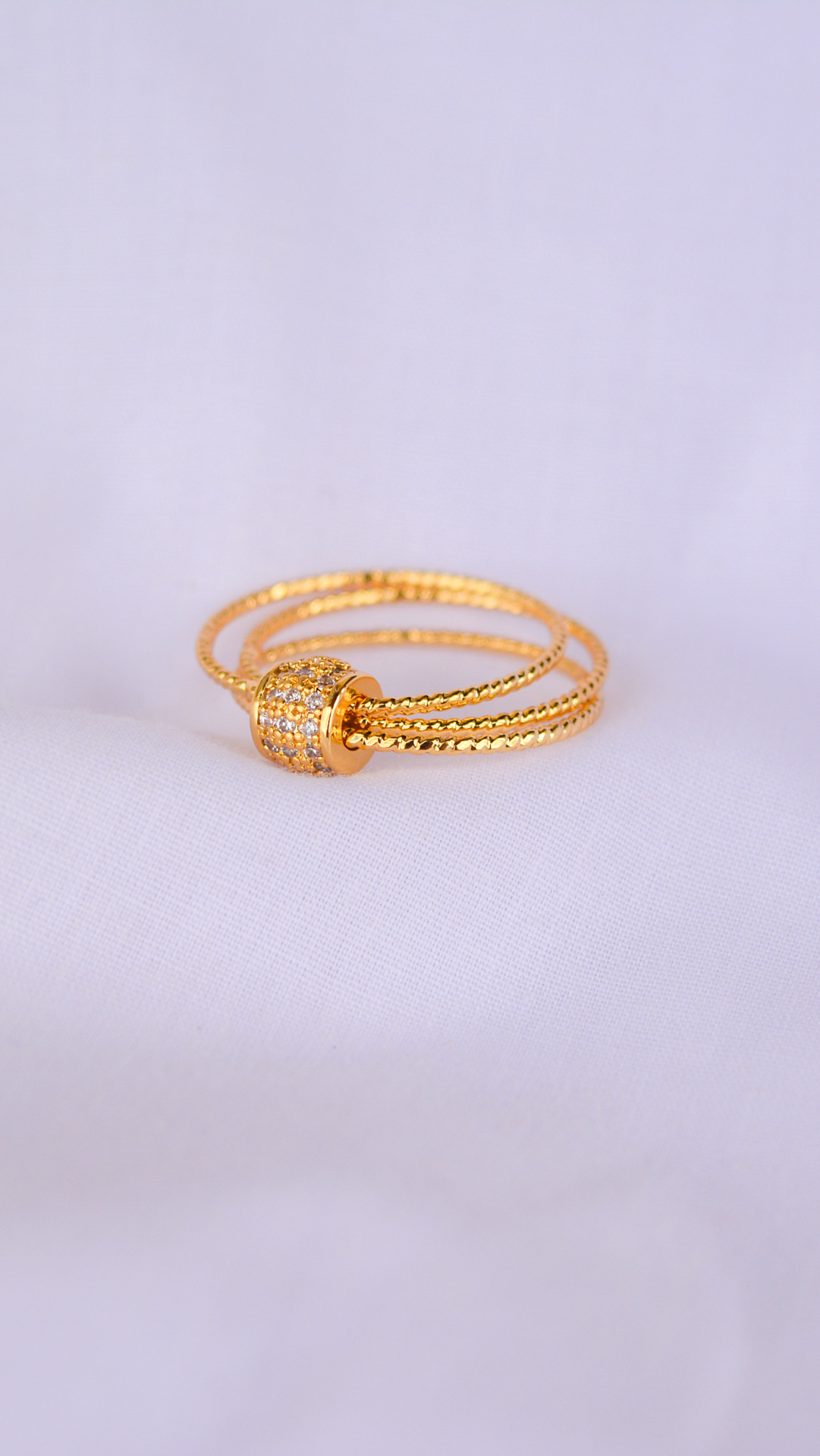 Anillo triple de acero dorado